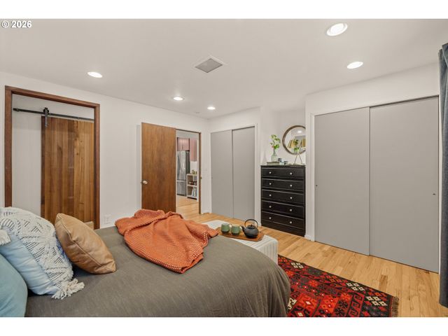 4073 Se ALDERCREST Rd, Milwaukie, OR 97222