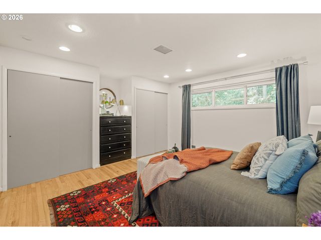 4073 Se ALDERCREST Rd, Milwaukie, OR 97222