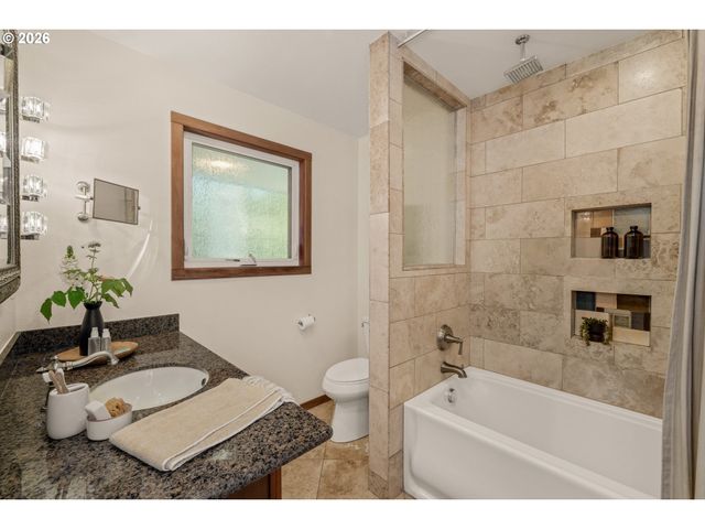 4073 Se ALDERCREST Rd, Milwaukie, OR 97222