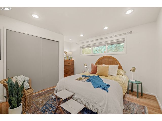 4073 Se ALDERCREST Rd, Milwaukie, OR 97222