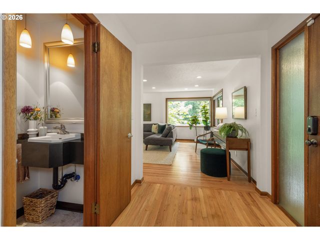 4073 Se ALDERCREST Rd, Milwaukie, OR 97222