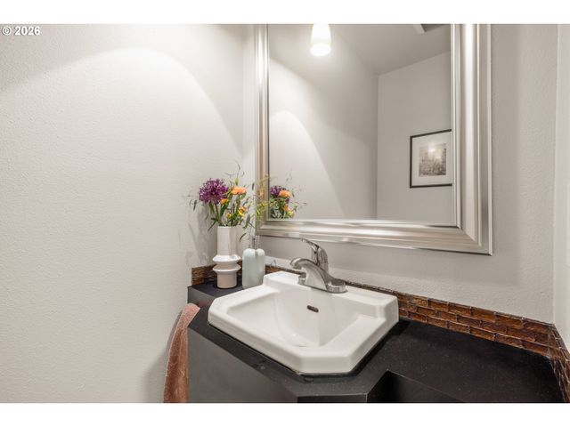 4073 Se ALDERCREST Rd, Milwaukie, OR 97222