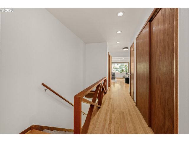 4073 Se ALDERCREST Rd, Milwaukie, OR 97222
