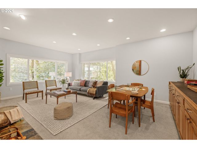 4073 Se ALDERCREST Rd, Milwaukie, OR 97222