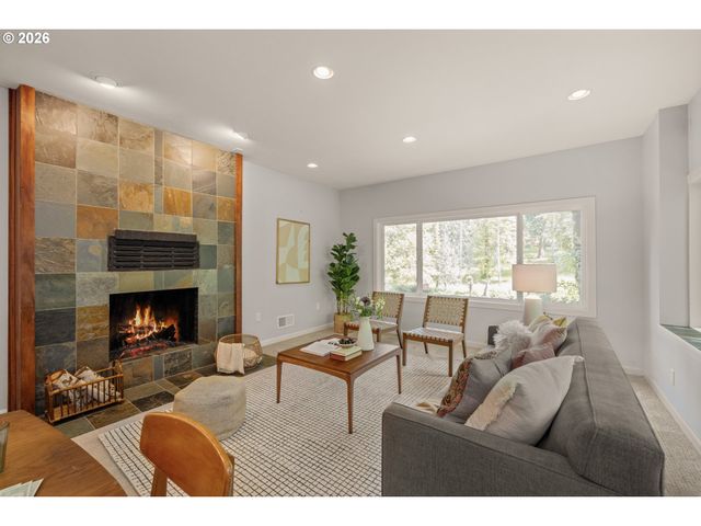 4073 Se ALDERCREST Rd, Milwaukie, OR 97222