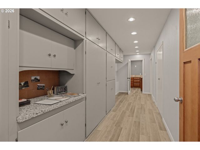 4073 Se ALDERCREST Rd, Milwaukie, OR 97222