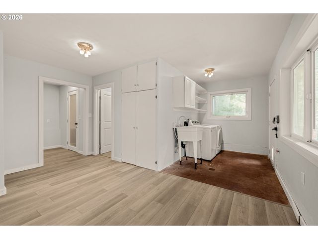 4073 Se ALDERCREST Rd, Milwaukie, OR 97222