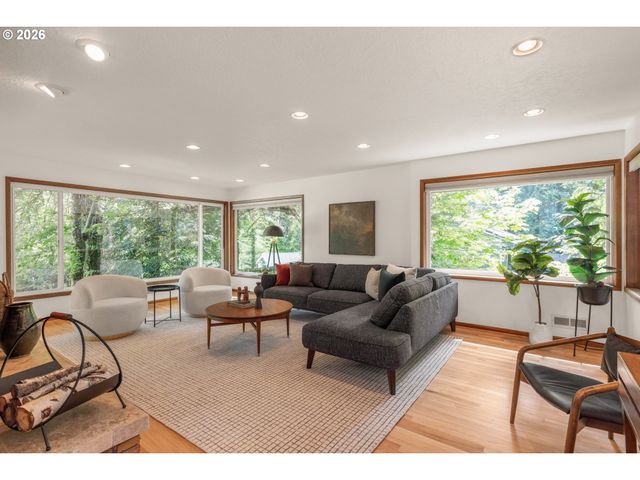 4073 Se ALDERCREST Rd, Milwaukie, OR 97222