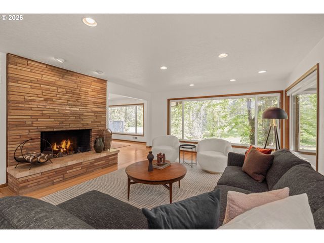 4073 Se ALDERCREST Rd, Milwaukie, OR 97222