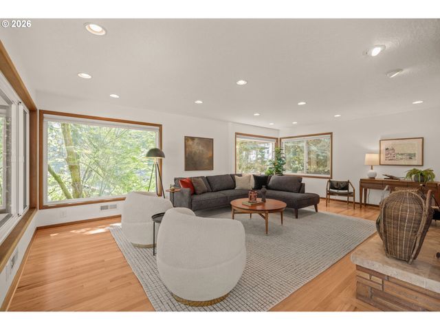 4073 Se ALDERCREST Rd, Milwaukie, OR 97222