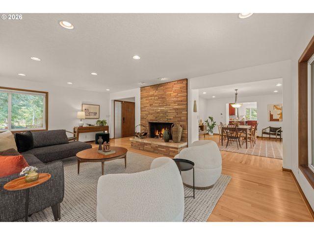 4073 Se ALDERCREST Rd, Milwaukie, OR 97222