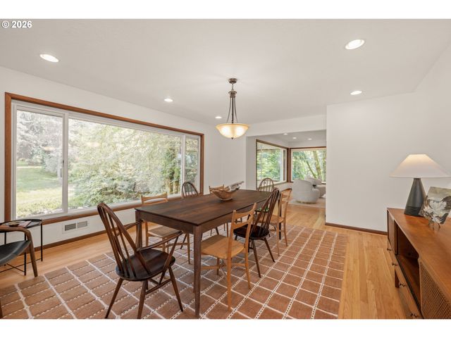 4073 Se ALDERCREST Rd, Milwaukie, OR 97222