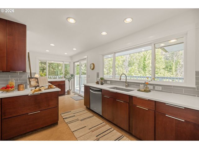 4073 Se ALDERCREST Rd, Milwaukie, OR 97222