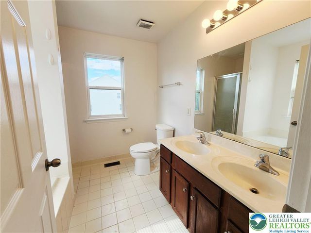937 King Way, Upper Macungie Twp, PA 18031