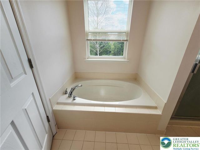 937 King Way, Upper Macungie Twp, PA 18031