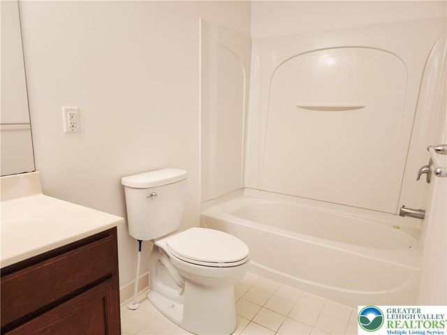 937 King Way, Upper Macungie Twp, PA 18031