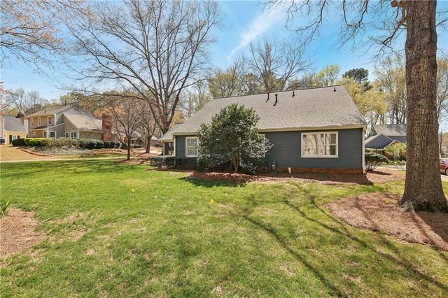 615 Roswell Green Lane, Roswell, GA 30075