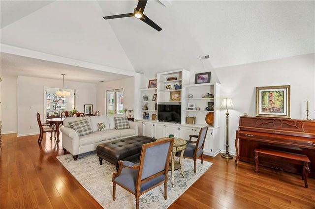 615 Roswell Green Lane, Roswell, GA 30075