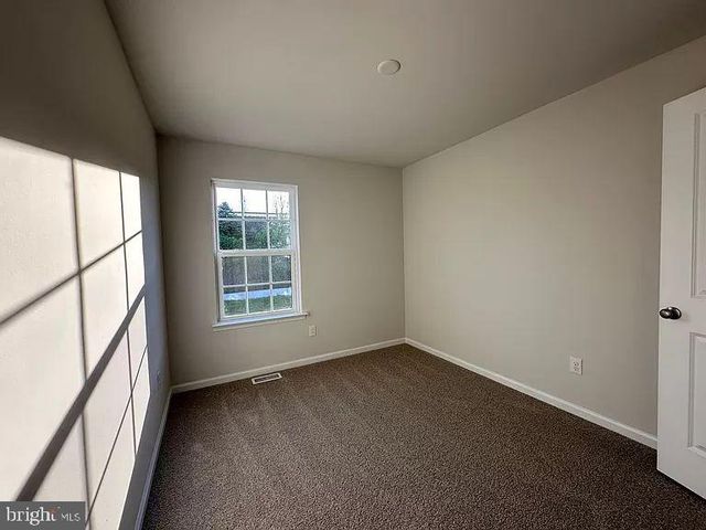 1268 MARTIN RD, Breinigsville, PA 18031