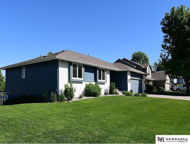 21890 Plum Creek Drive, Gretna, NE 68028