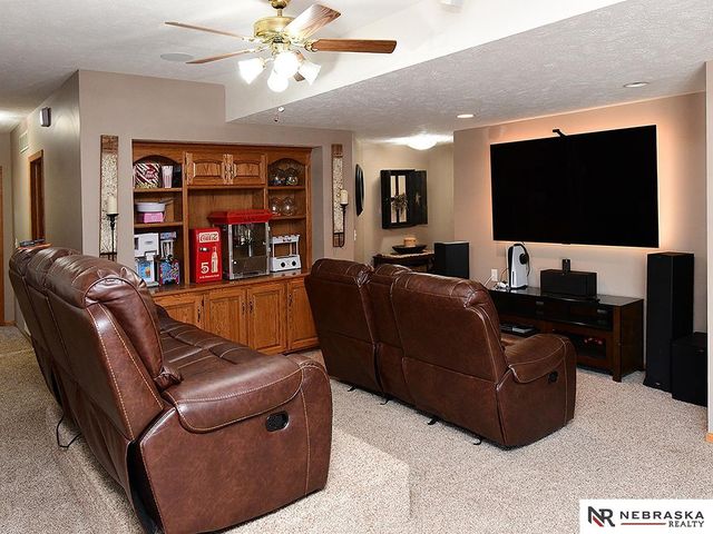 21890 Plum Creek Drive, Gretna, NE 68028