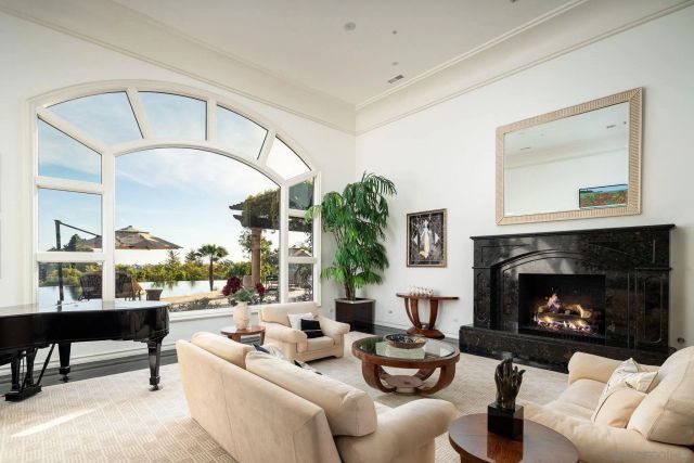 6565 Calle Reina, Rancho Santa Fe, CA 92067