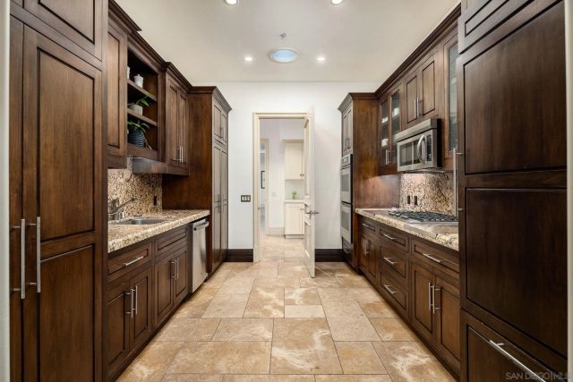 6565 Calle Reina, Rancho Santa Fe, CA 92067