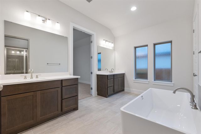 626 Bay Breeze DR, Kyle, TX 78640