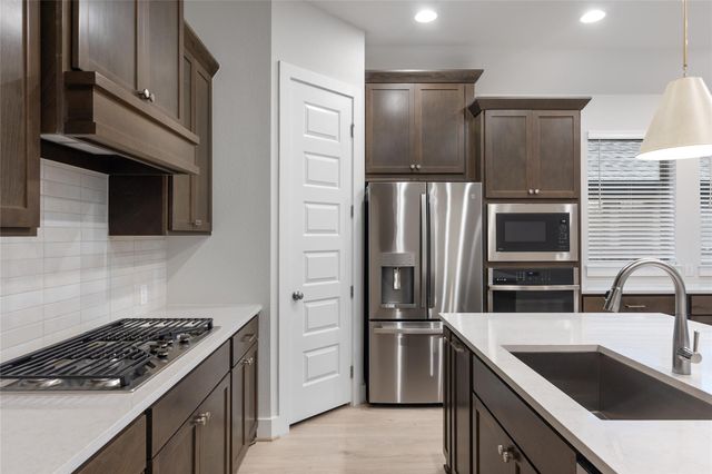 626 Bay Breeze DR, Kyle, TX 78640