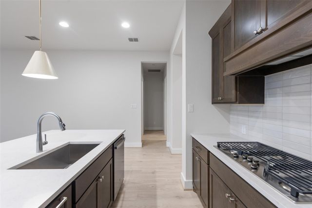 626 Bay Breeze DR, Kyle, TX 78640