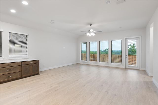 626 Bay Breeze DR, Kyle, TX 78640