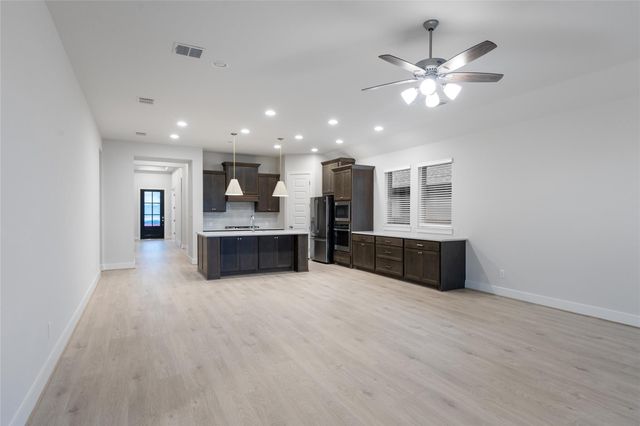 626 Bay Breeze DR, Kyle, TX 78640