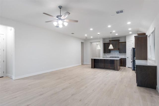 626 Bay Breeze DR, Kyle, TX 78640