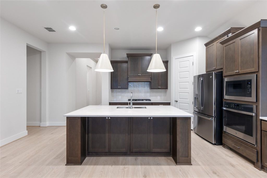 626 Bay Breeze DR, Kyle, TX 78640