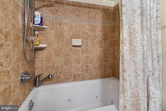 111 ENVIRONS RD, Sterling, VA 20165