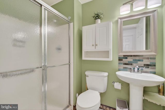 111 ENVIRONS RD, Sterling, VA 20165