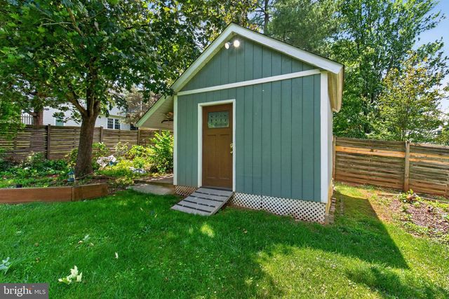 111 ENVIRONS RD, Sterling, VA 20165