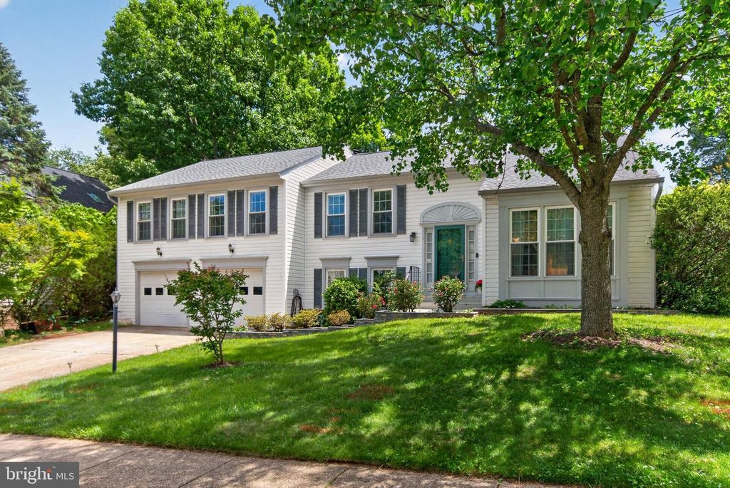 111 ENVIRONS RD, Sterling, VA 20165