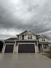 N75 W24728 Lauren DRIVE, Sussex, WI 53089