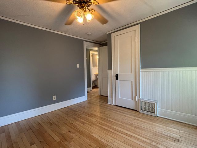 138 13th Avenue N, South Saint Paul, MN 55075