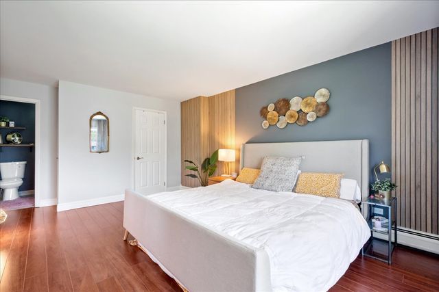 920 E Old Willow Road 202, Prospect Heights, IL 60070
