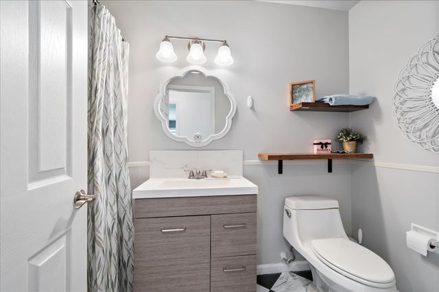 920 E Old Willow Road 202, Prospect Heights, IL 60070