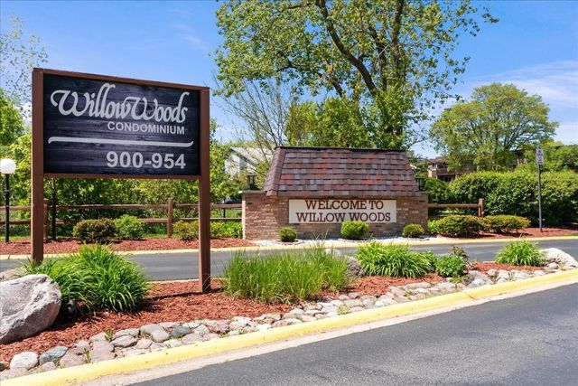 920 E Old Willow Road 202, Prospect Heights, IL 60070