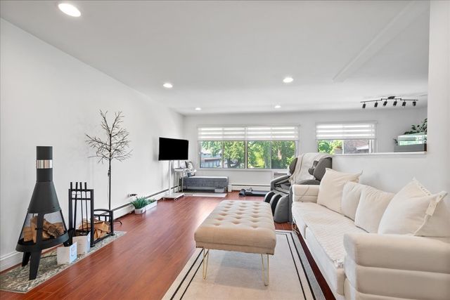 920 E Old Willow Road 202, Prospect Heights, IL 60070