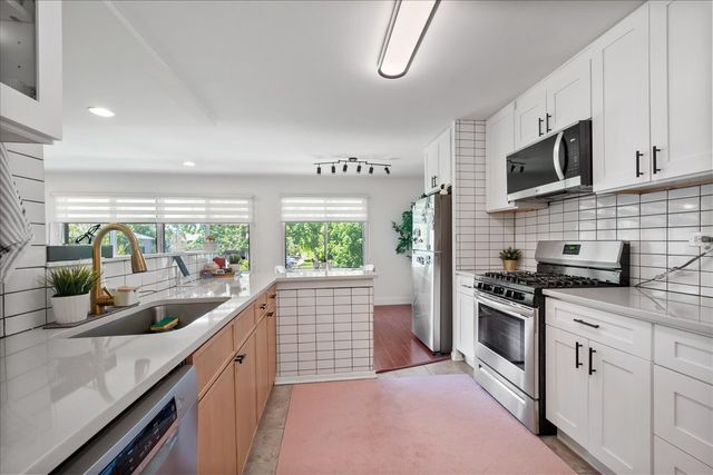920 E Old Willow Road 202, Prospect Heights, IL 60070