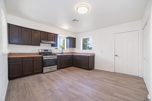 140 E El Chamizal St, San Luis, AZ 85336