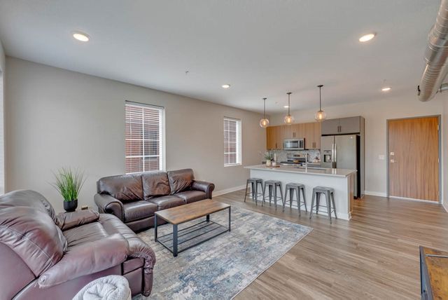 400 SW 7th Street 201, Des Moines, IA 50309