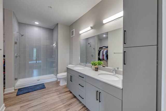 400 SW 7th Street 201, Des Moines, IA 50309