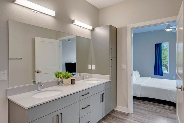 400 SW 7th Street 201, Des Moines, IA 50309