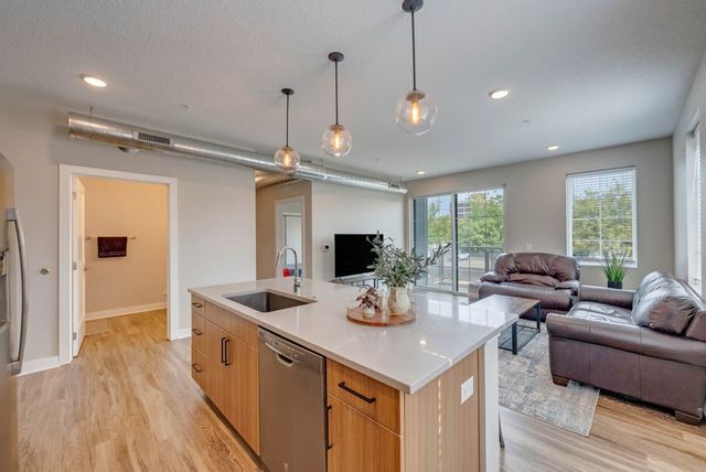 400 SW 7th Street 201, Des Moines, IA 50309